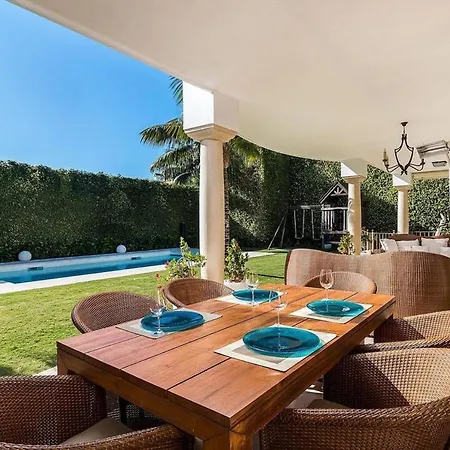 Villa In Golden Mile With Heated Pool Marbella
