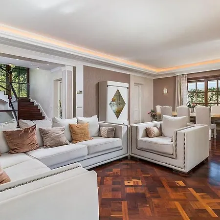 In Golden Mile With Heated Pool Villa