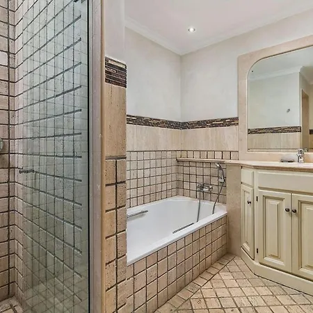 Villa In Golden Mile With Heated Pool Marbella
