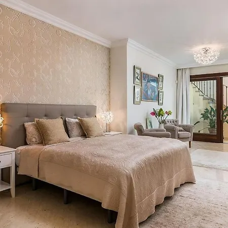 Villa In Golden Mile With Heated Pool Marbella